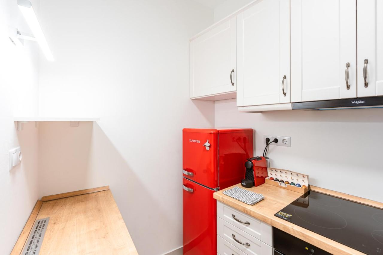 Modern & Newly Built Apartment With Private Garage Будапеща Екстериор снимка