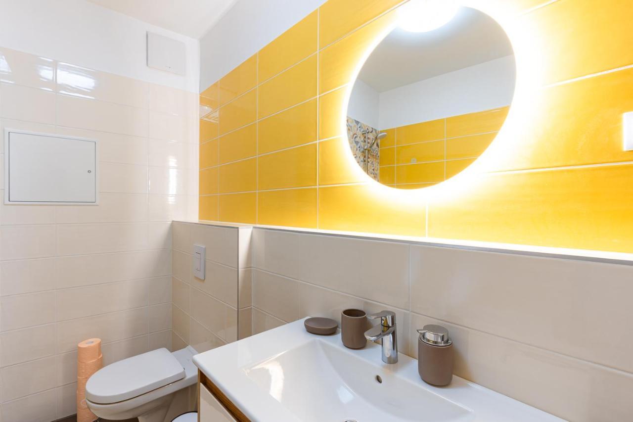 Modern & Newly Built Apartment With Private Garage Будапеща Екстериор снимка