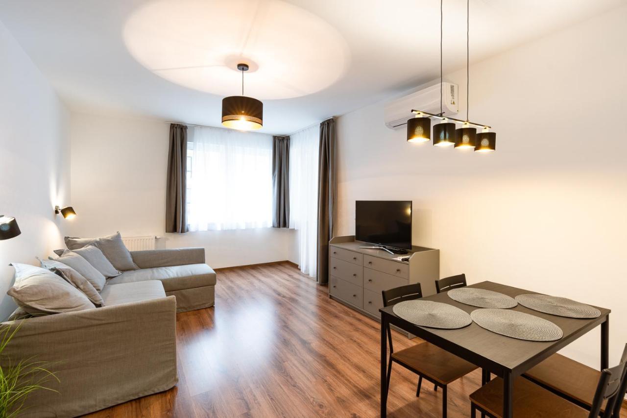Modern & Newly Built Apartment With Private Garage Будапеща Екстериор снимка