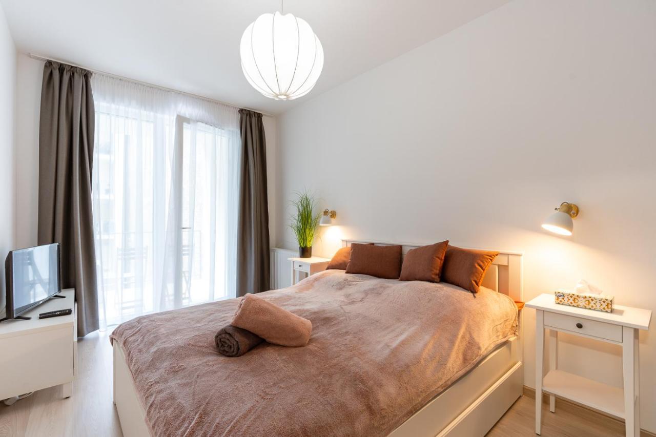 Modern & Newly Built Apartment With Private Garage Будапеща Екстериор снимка