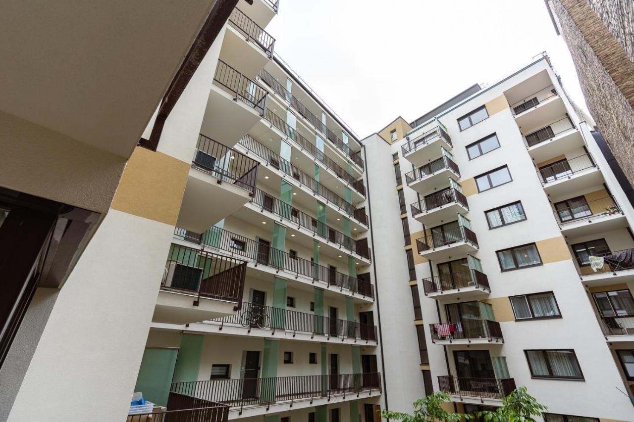 Modern & Newly Built Apartment With Private Garage Будапеща Екстериор снимка